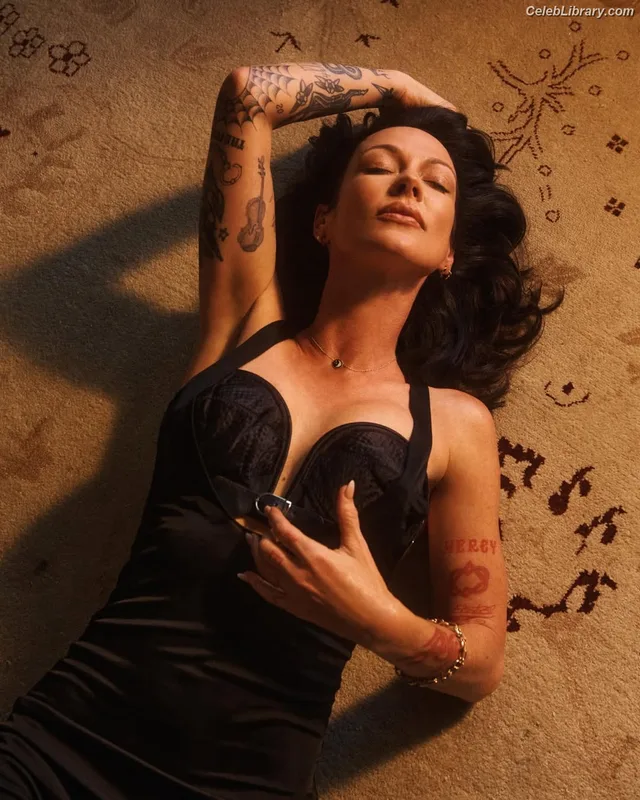 Amanda Shires photo 8 of 139