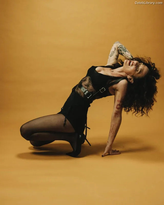 Amanda Shires photo 6 of 139