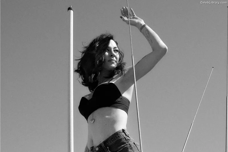 Amanda Shires photo 11 of 139