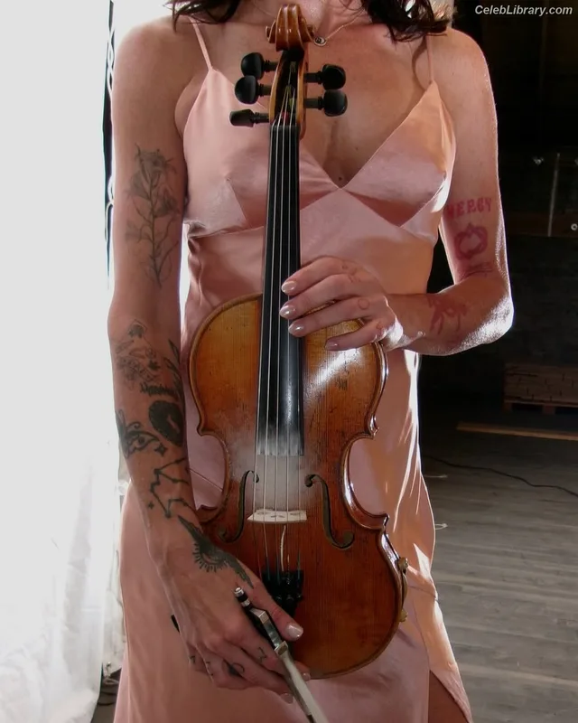 Amanda Shires photo 21 of 139