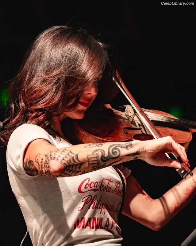 Amanda Shires photo 15 of 139