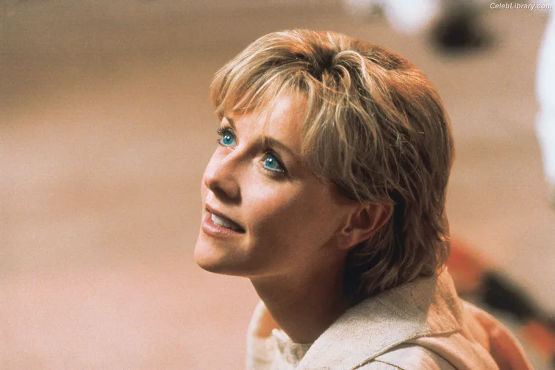 Amanda Tapping photo 2 of 73