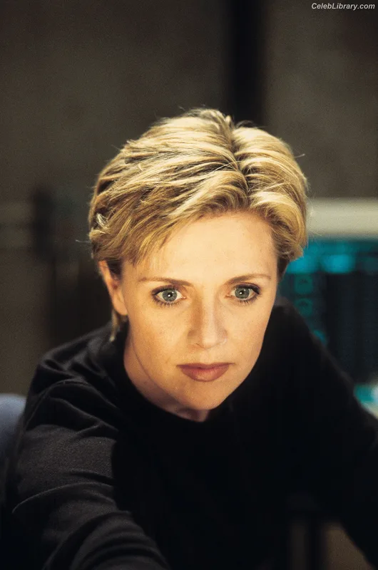 Amanda Tapping photo 3 of 73