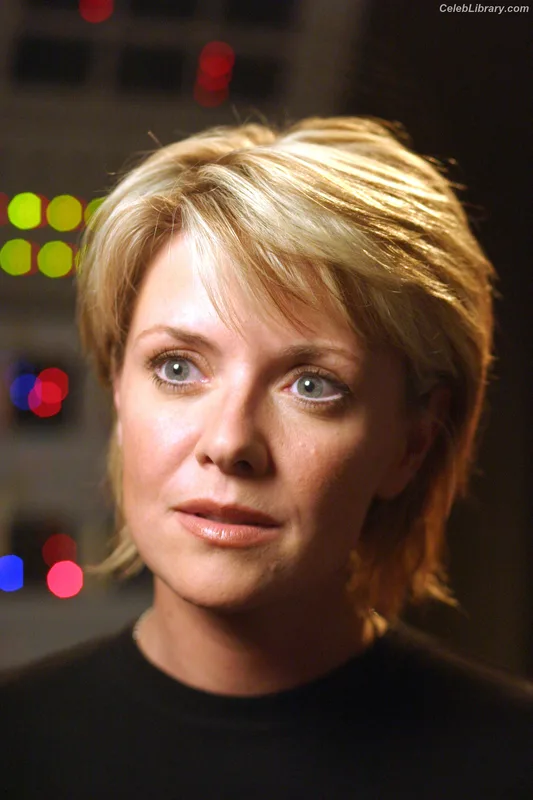 Amanda Tapping photo 2 of 73