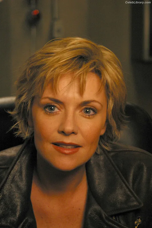 Amanda Tapping photo 9 of 73
