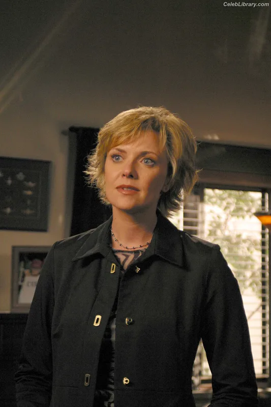 Amanda Tapping photo 12 of 73