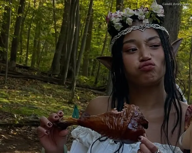 Amandla Stenberg photo 3 of 114