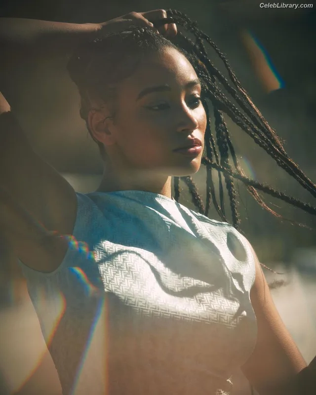 Amandla Stenberg photo 19 of 115