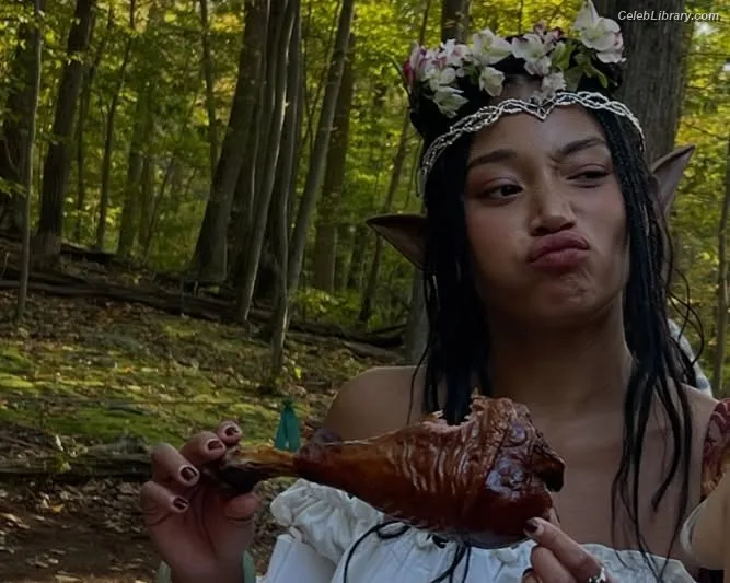 Amandla Stenberg photo 3 of 115