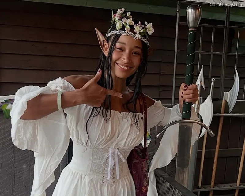 Amandla Stenberg photo 6 of 115