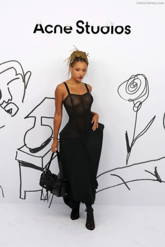 Amandla Stenberg photo 19 of 115