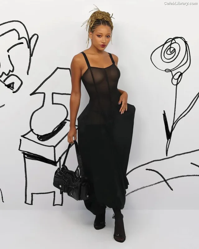 Amandla Stenberg photo 9 of 115