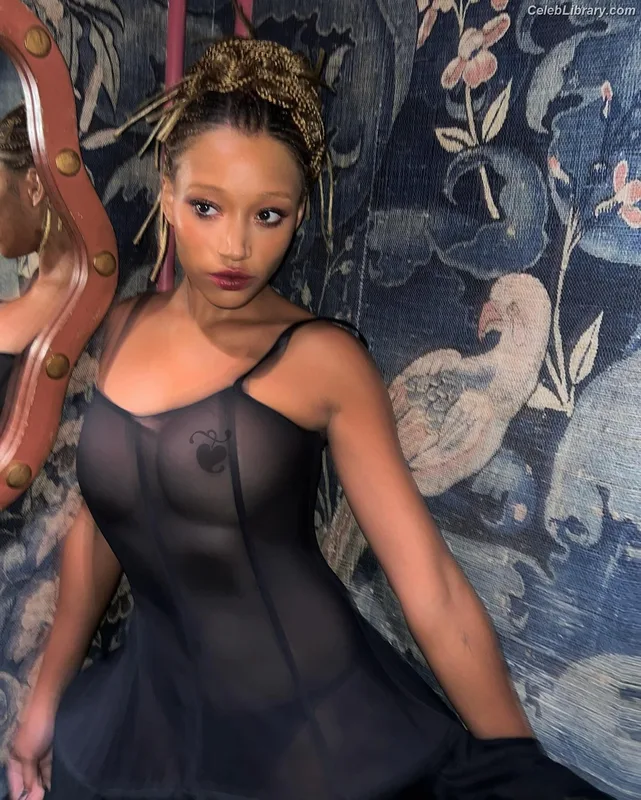 Amandla Stenberg photo 12 of 115
