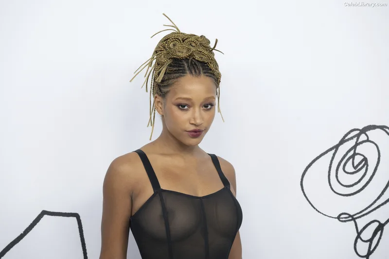 Amandla Stenberg photo 10 of 115