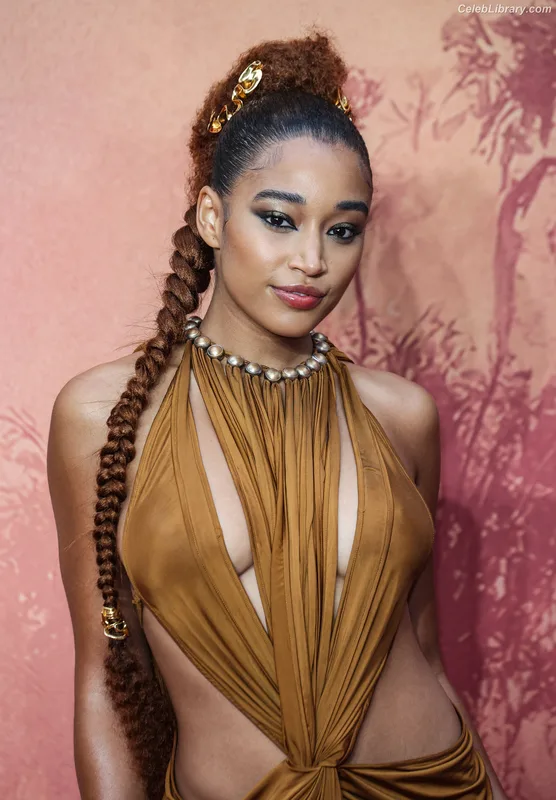 Amandla Stenberg photo 2 of 115