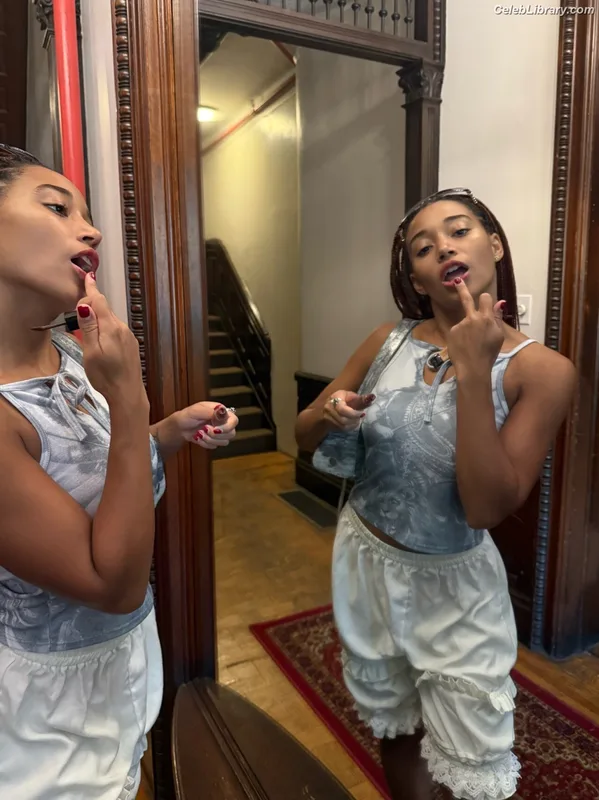 Amandla Stenberg photo 9 of 115