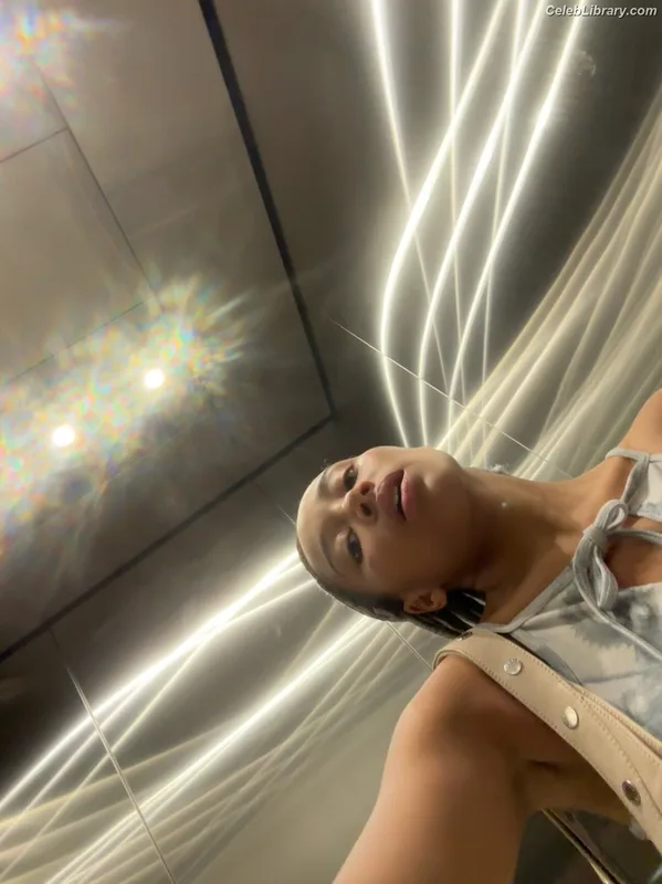 Amandla Stenberg photo 10 of 115