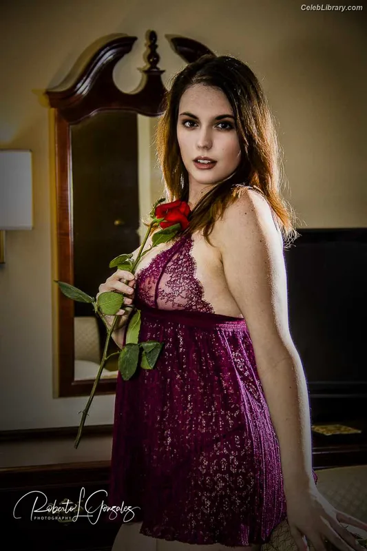 Amber Lee Connors photo 8 of 105
