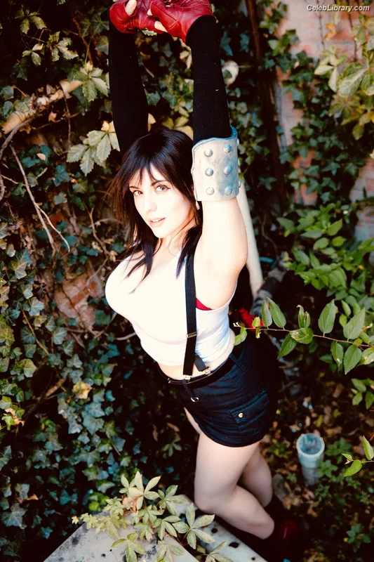Amber Lee Connors photo 7 of 105