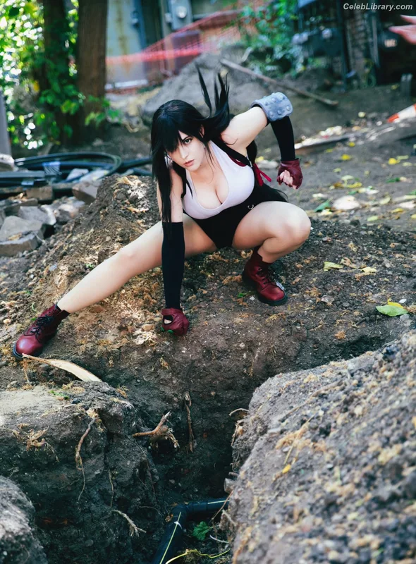 Amber Lee Connors photo 16 of 105