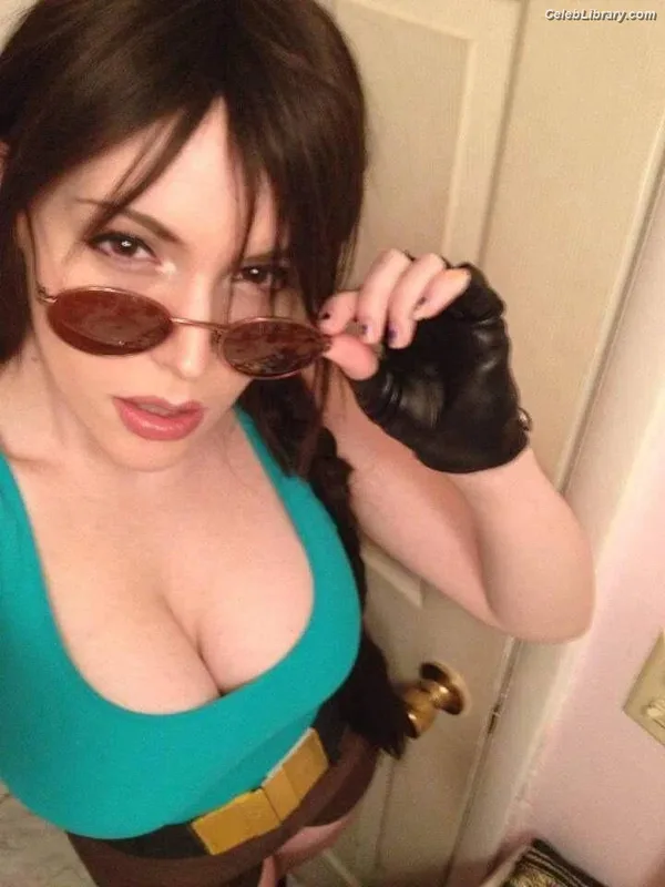 Amber Lee Connors photo 2 of 105