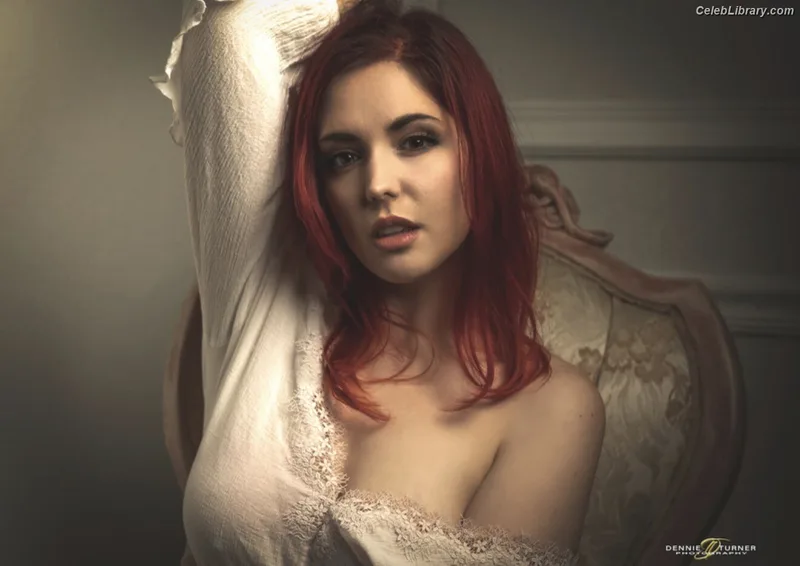 Amber Lee Connors photo 8 of 105