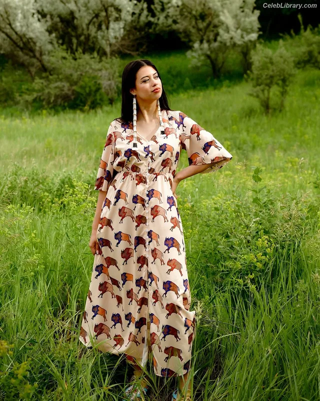 Amber Midthunder photo 9 of 551