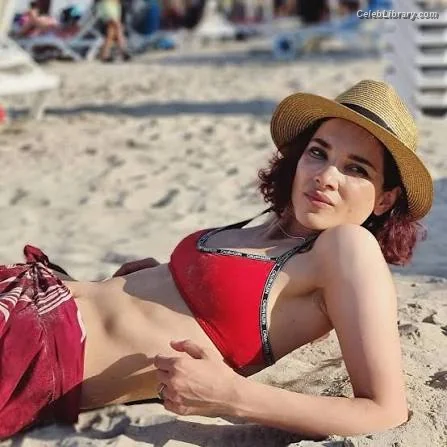 Amber Rose Revah photo 10 of 13