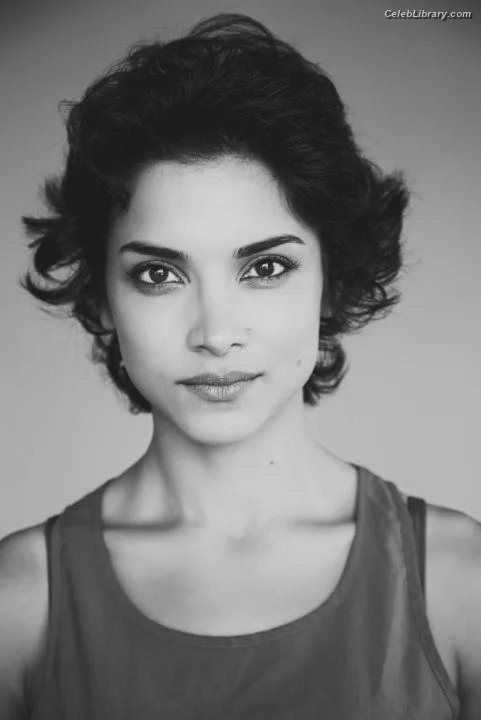 Amber Rose Revah photo 5 of 14
