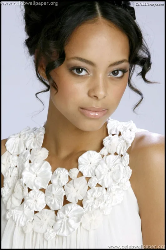 Amber Stevens West photo 21 of 64