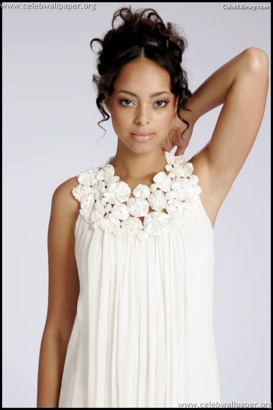 Amber Stevens West photo 23 of 64