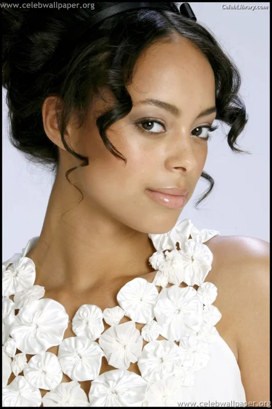 Amber Stevens West photo 5 of 64