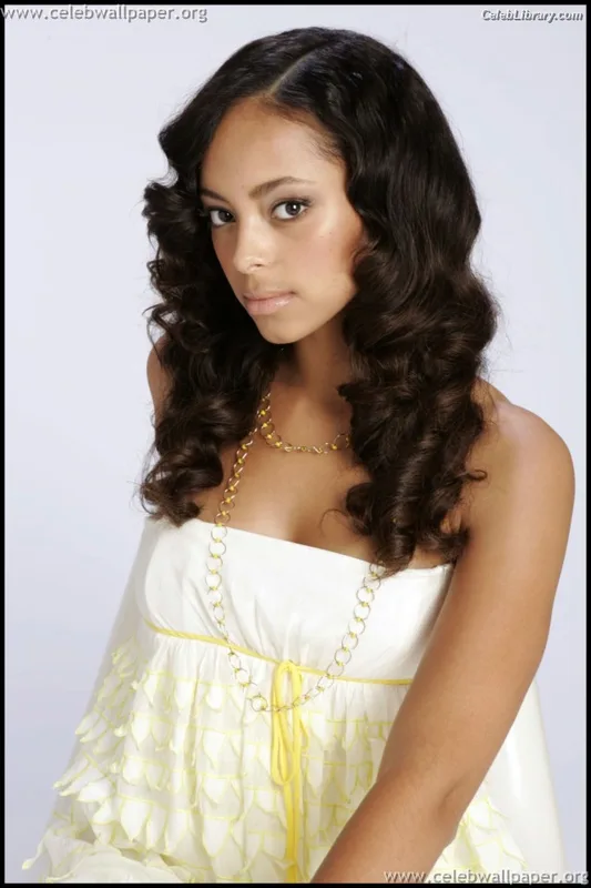 Amber Stevens West photo 8 of 64