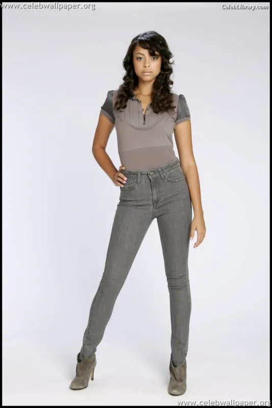 Amber Stevens West photo 3 of 64