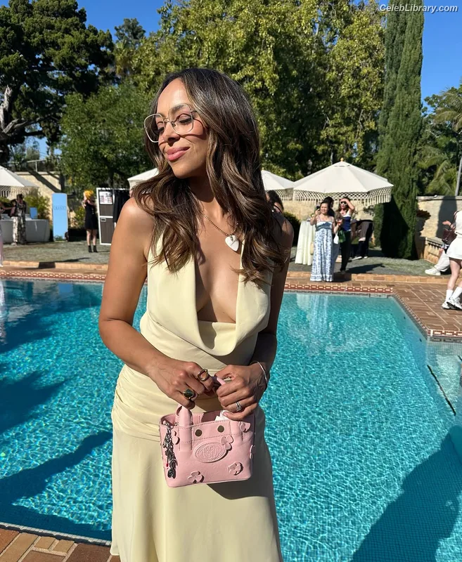 Amber Stevens West photo 11 of 64