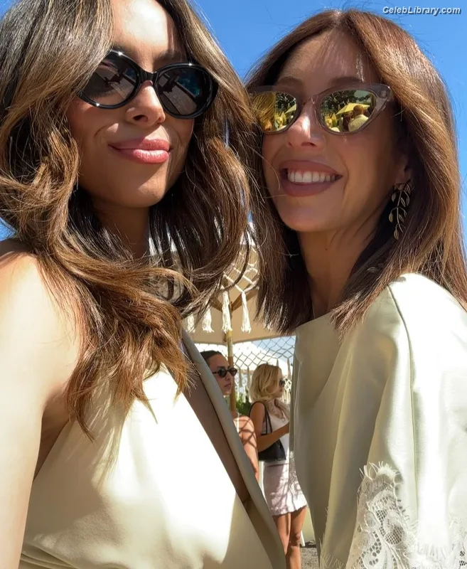 Amber Stevens West photo 15 of 64