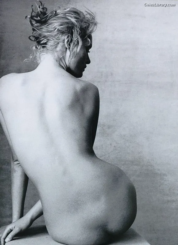 Amber Valletta photo 11 of 56