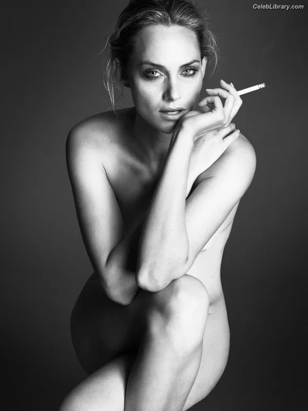 Amber Valletta photo 6 of 57