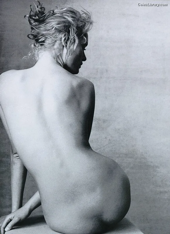 Amber Valletta photo 11 of 57