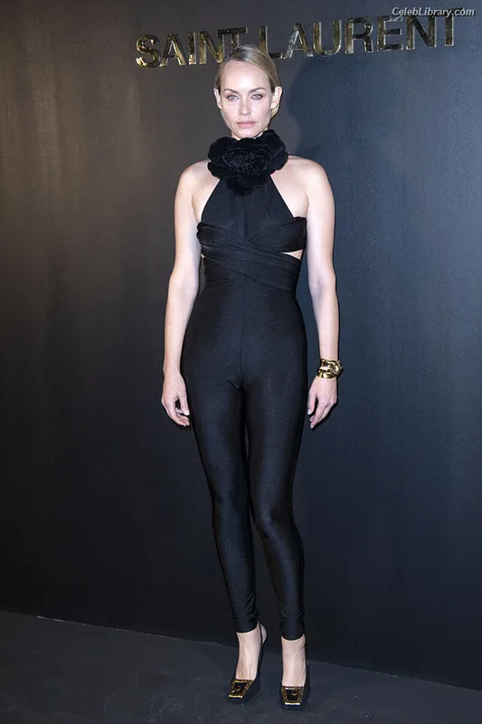 Amber Valletta photo 22 of 57