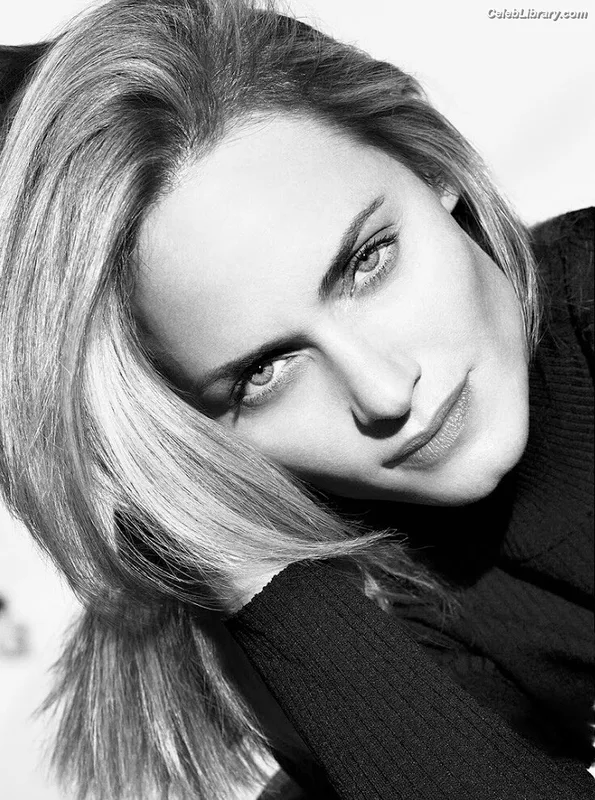 Amber Valletta photo 22 of 57