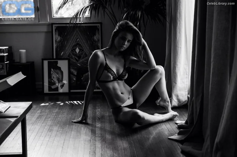 Amberleigh West photo 9 of 676