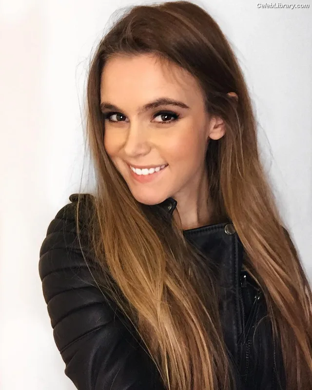 Amberleigh West photo 2 of 676