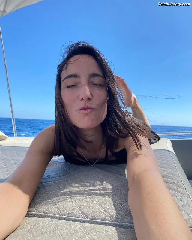 Amelie Lens photo 24 of 80
