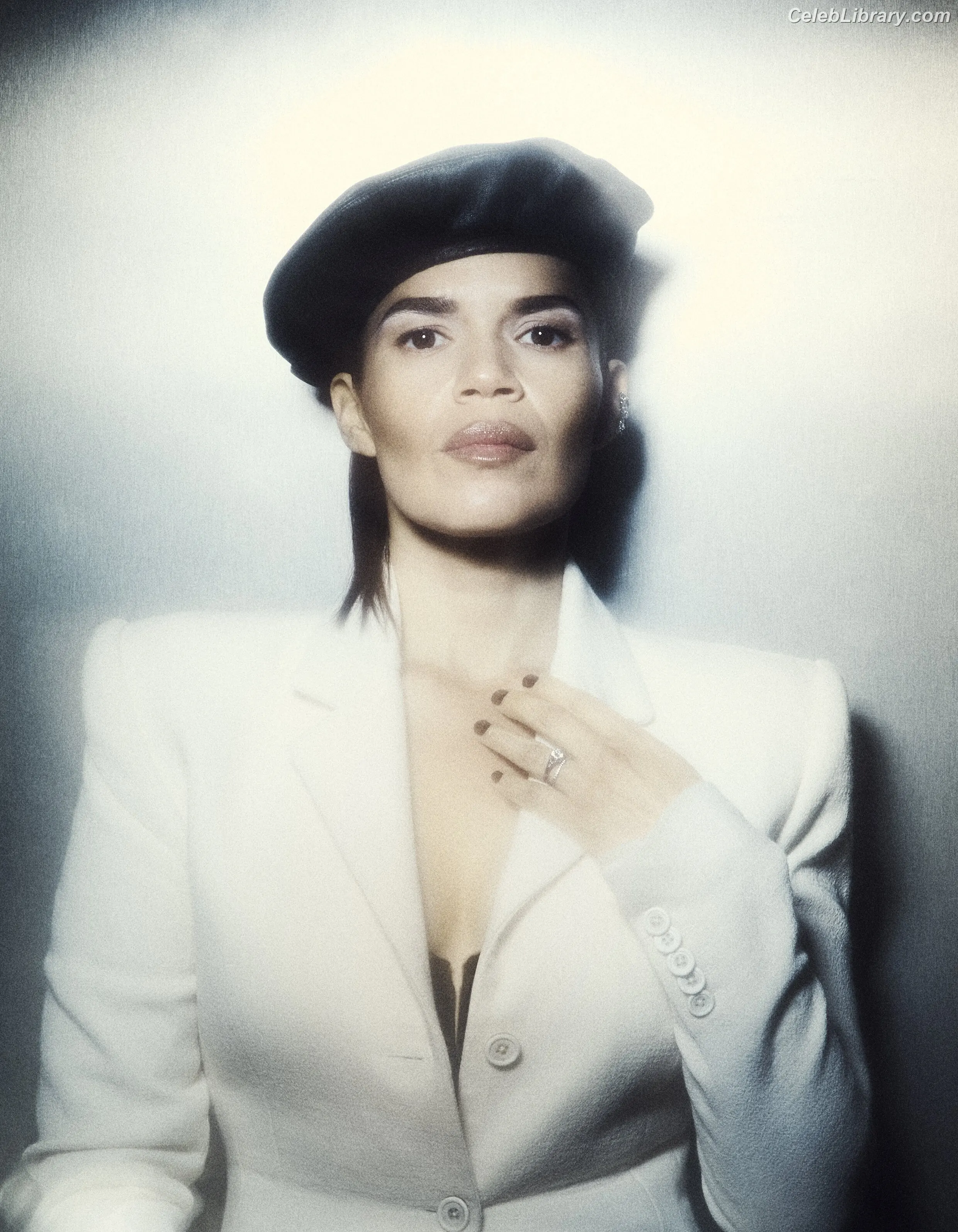 America Ferrera photo 2 of 15