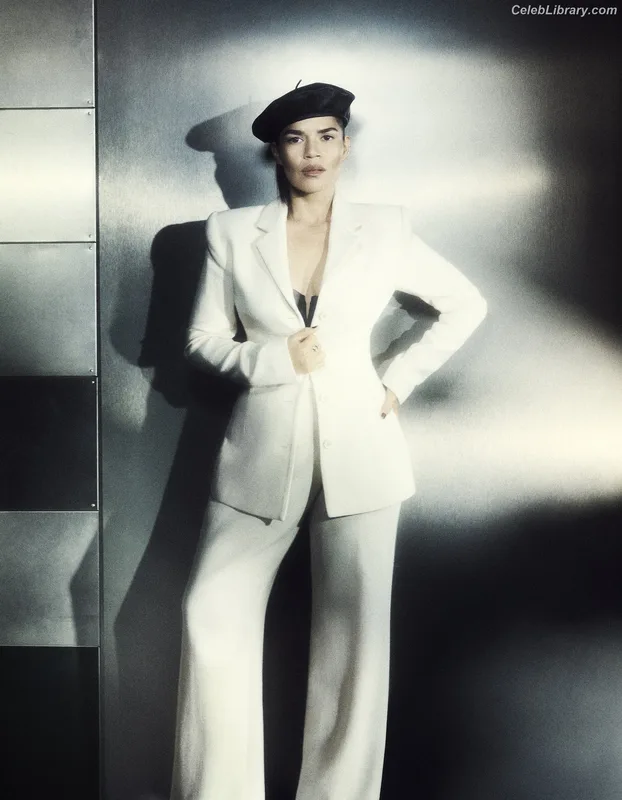 America Ferrera photo 5 of 16