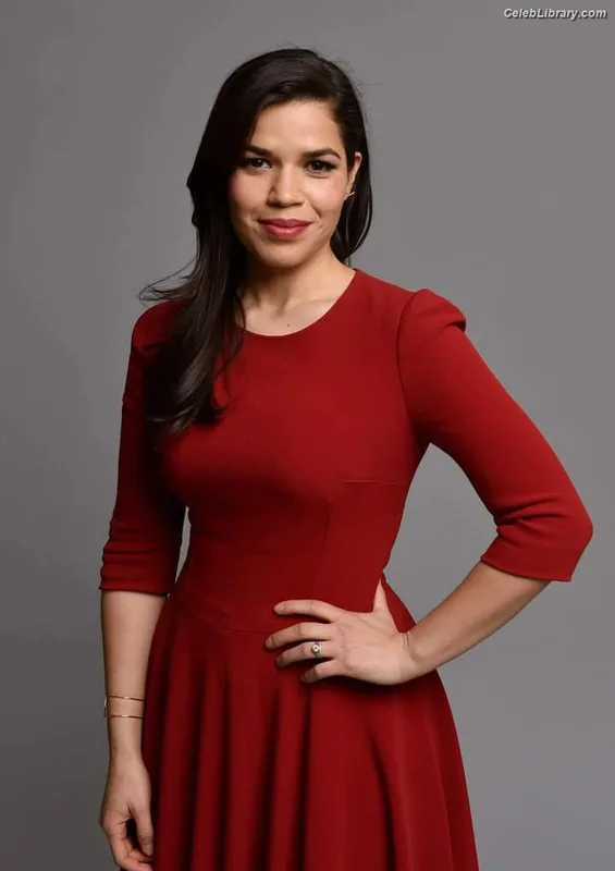 America Ferrera photo 7 of 16
