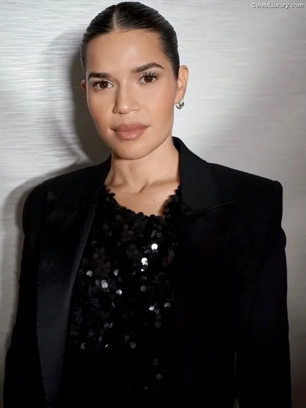 America Ferrera photo 8 of 16