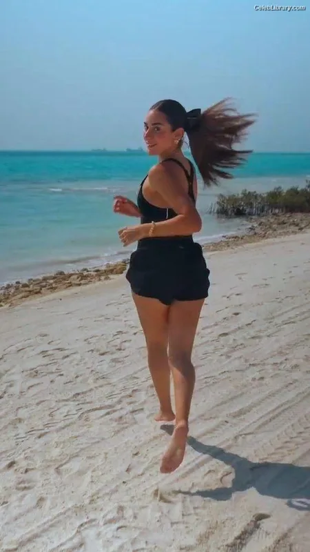 Amina Khalil photo 16 of 25