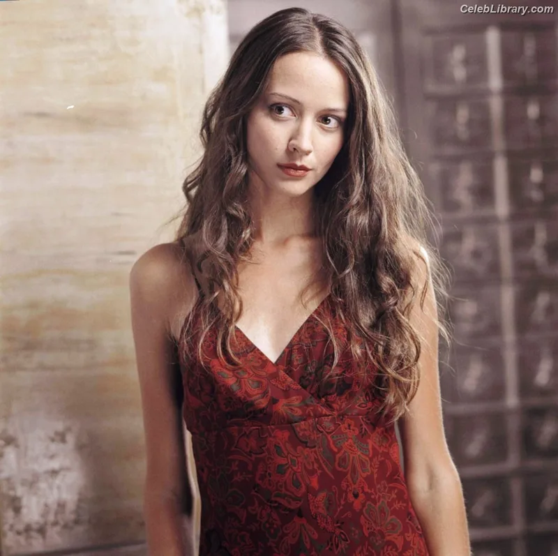 Amy Acker photo 18 of 37